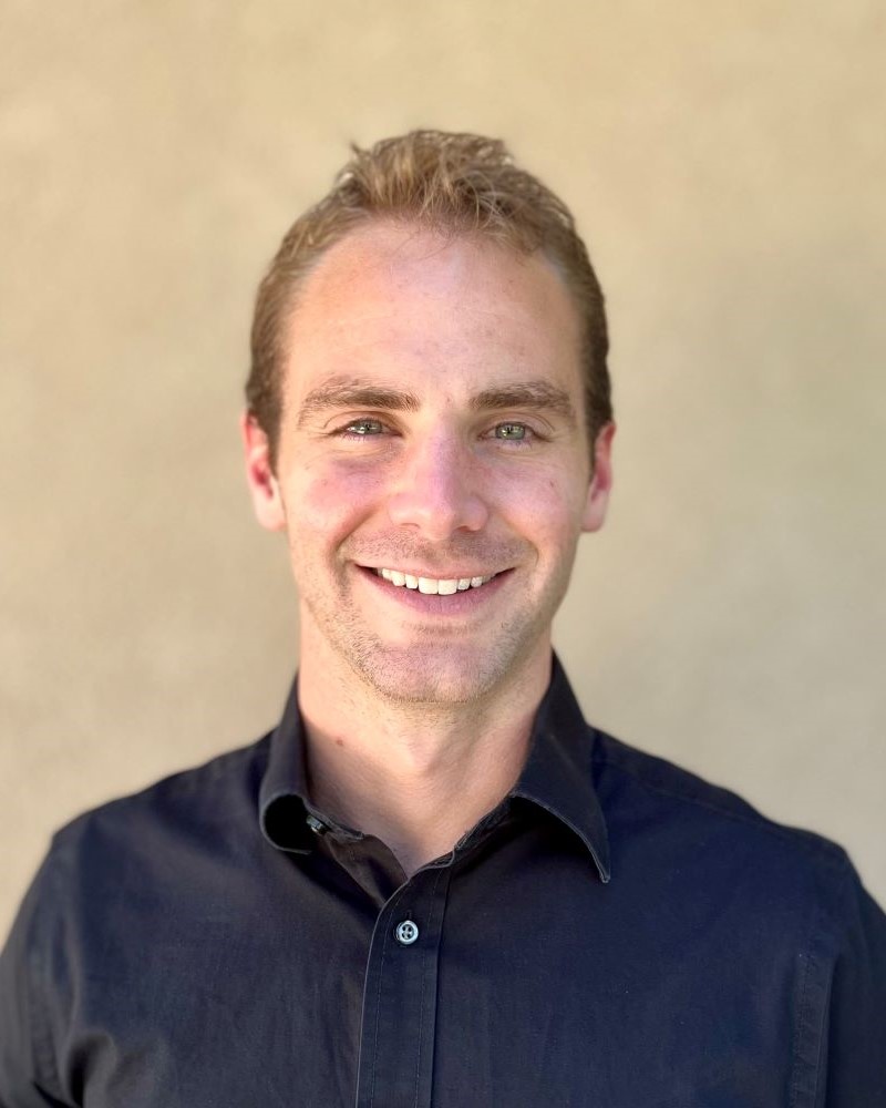 Jason Thomas headshot