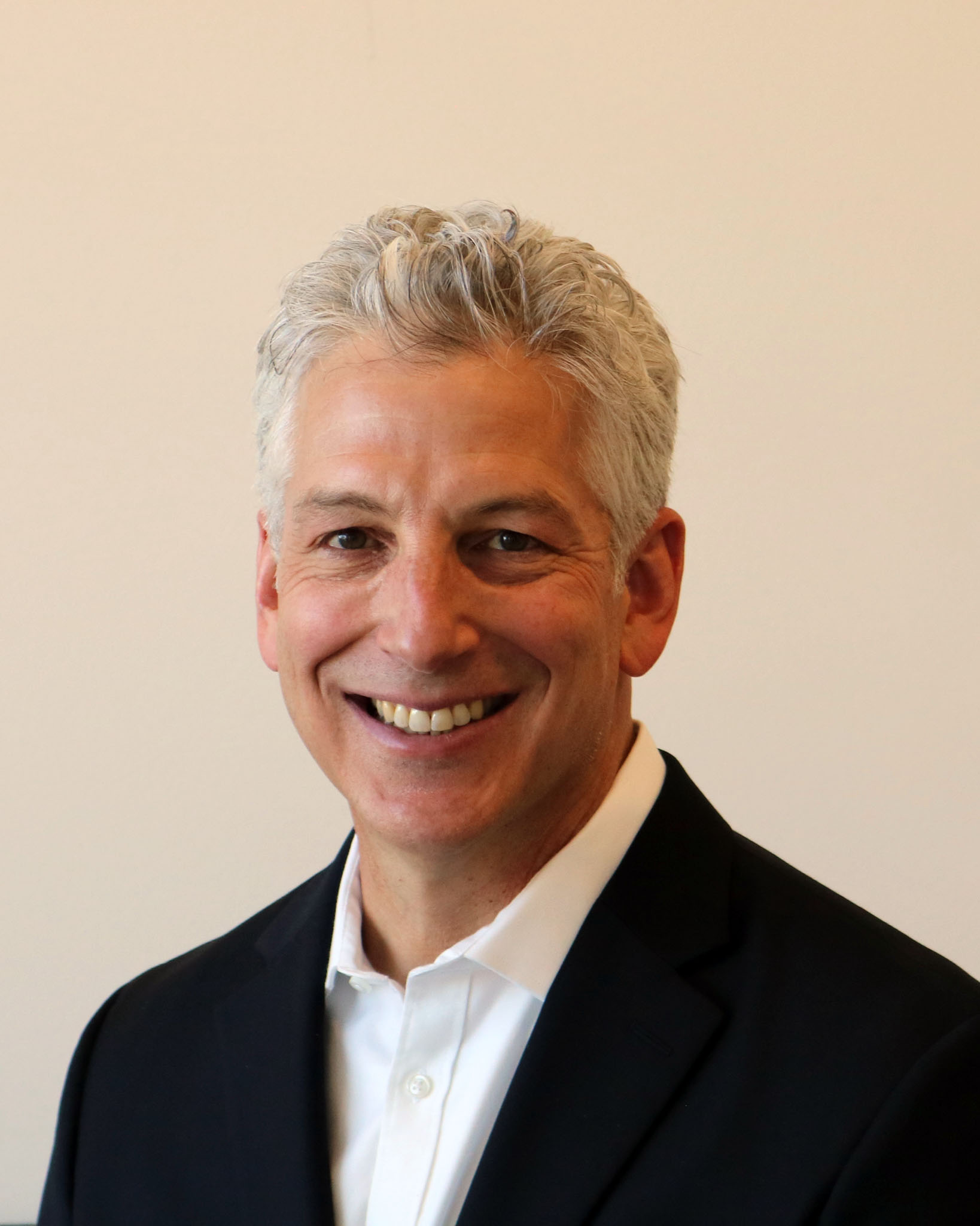 Mesches Headshot 2021Oct22