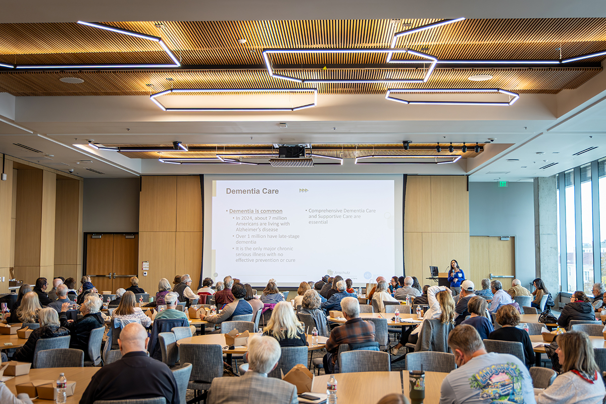 SpeakerpresentstocrowdonDementiaCare