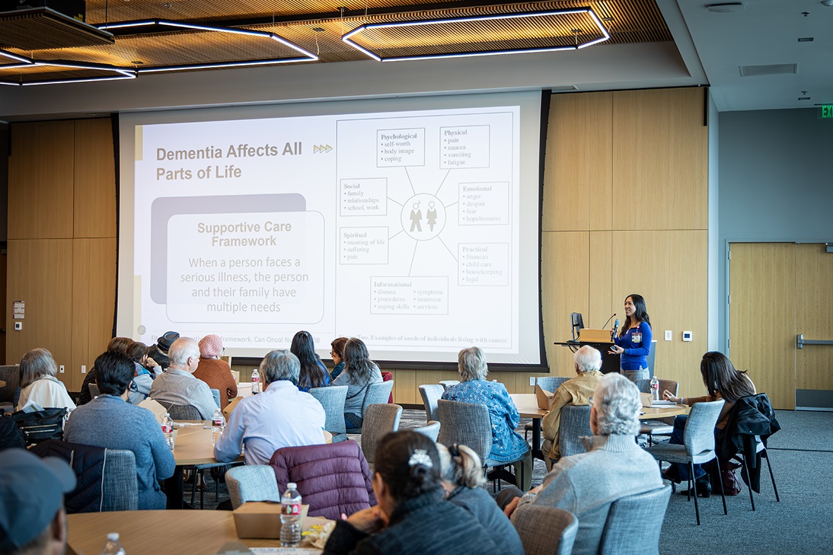 SpeakerpresentstocrowdonDementiaCare