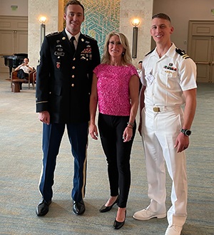 IanEisenhauerMDwithtwocolleaguesstandinginaneventspace