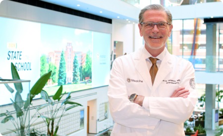 DeanSampsonarmscrossed