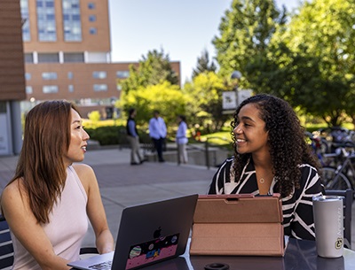 twostudentstalkingoncampus