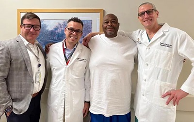 GeraldPaitywithfromlefttransplantsurgeonsTrevorNydamMDPhilippeAbreuMDwhoperformedPaityssurgeryandThomasPshakMD