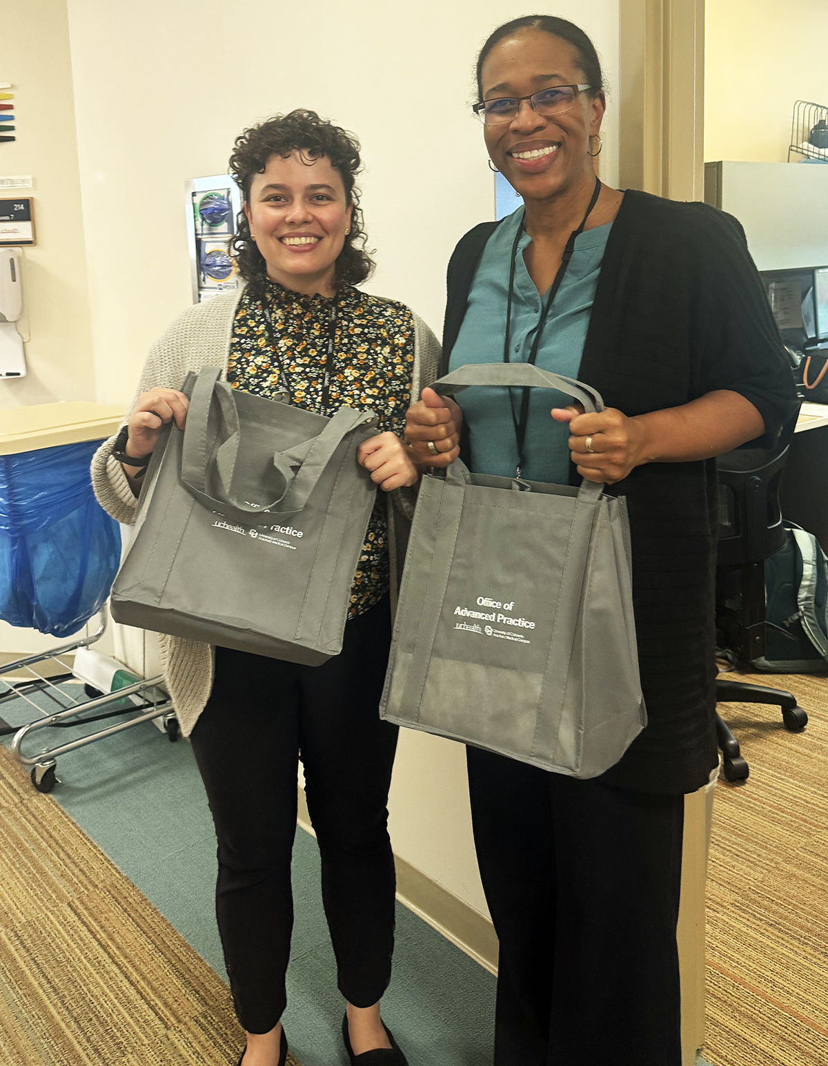 APPattendeeswithbags