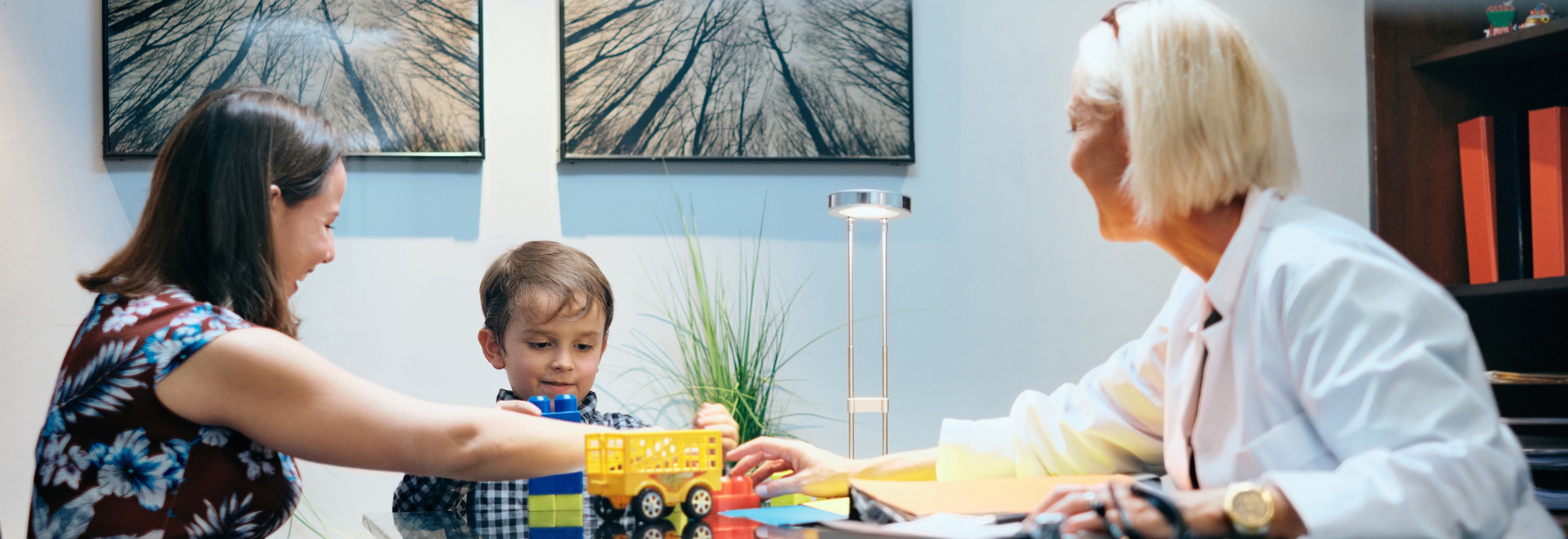 twowomenatatablewithasmallboy