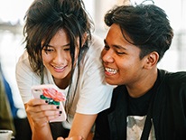 Boyandgirllookingatphone