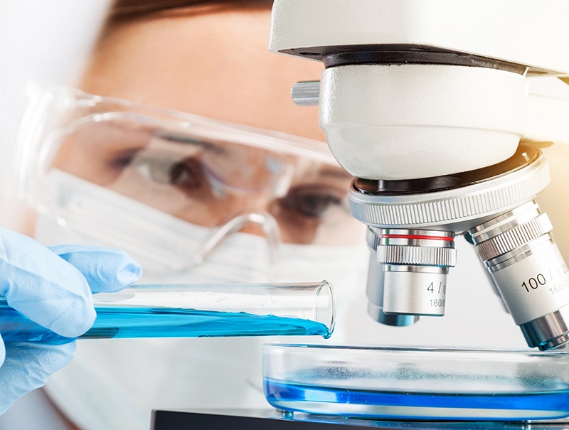 researcheratmicroscope