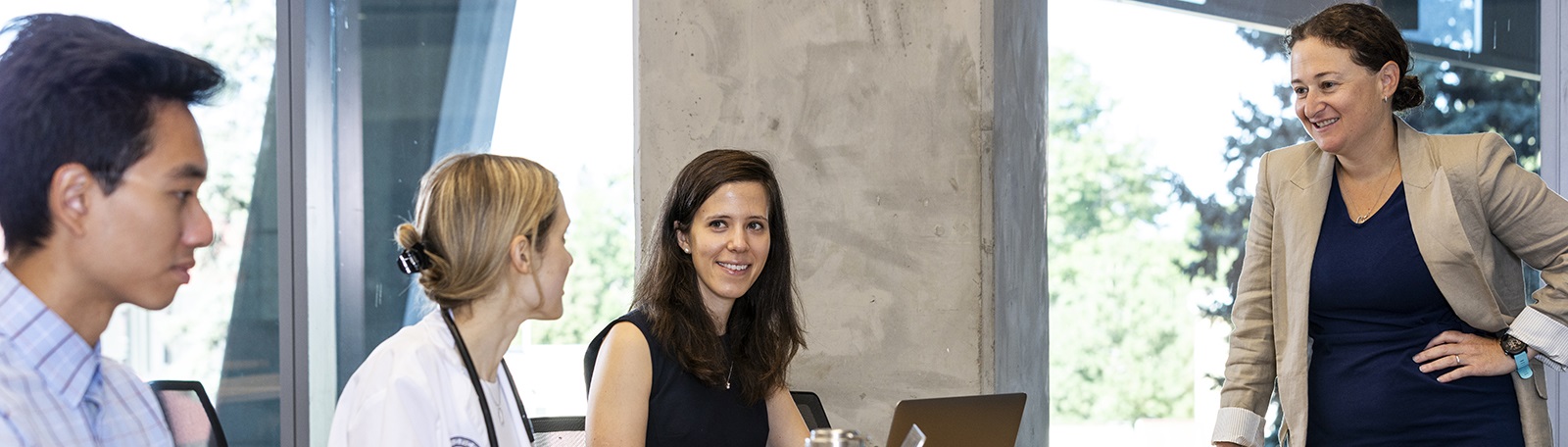 Medstudentsinclassroom