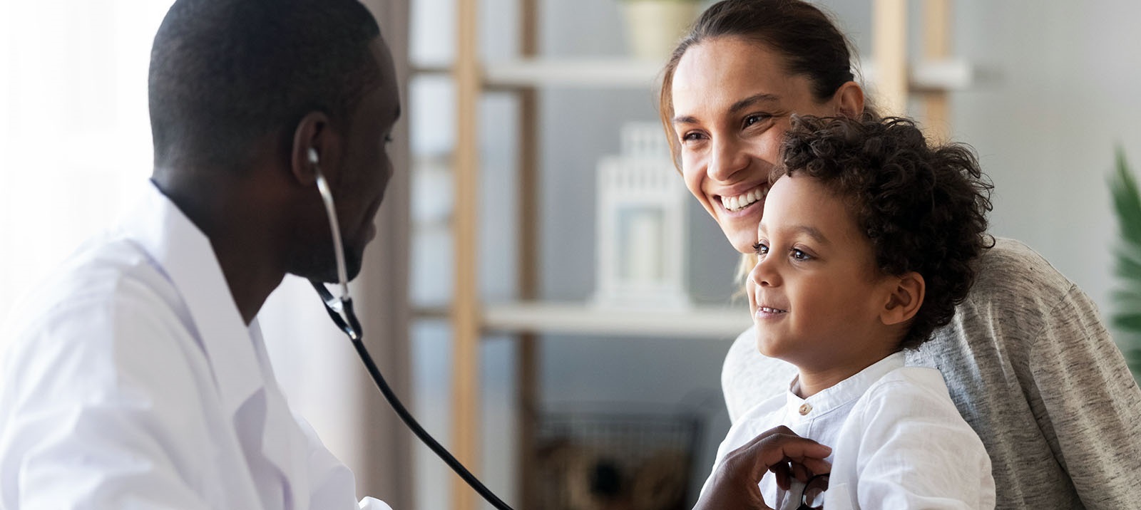 doctorlisteningtoheartbeatofchildonmotherslap