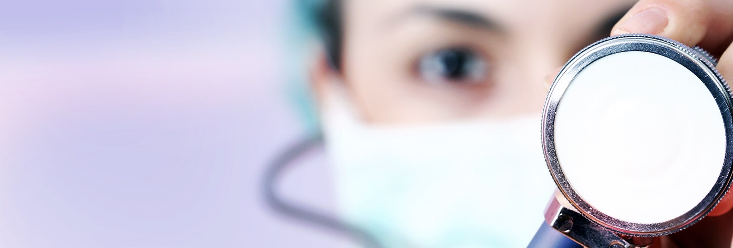 physicianholdinguptheendofastethoscope