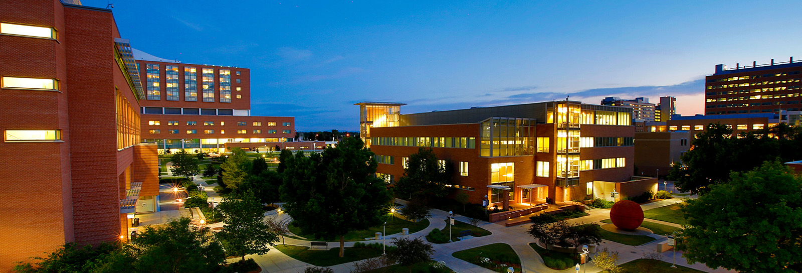 evening photo of boettcher commons
