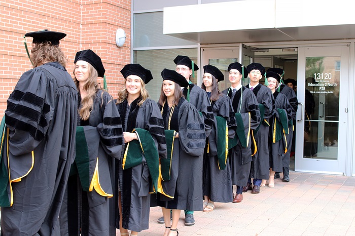 GraduateswalkingCU2025