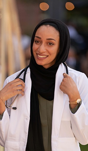 2019matriculantholdingontonewstethoscope