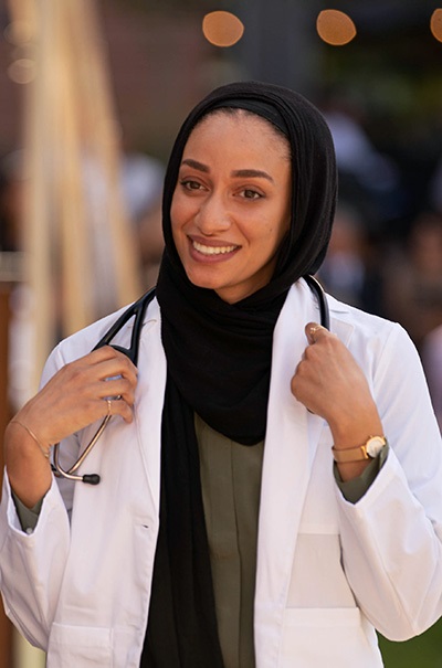 2019matriculantholdingontonewstethoscope