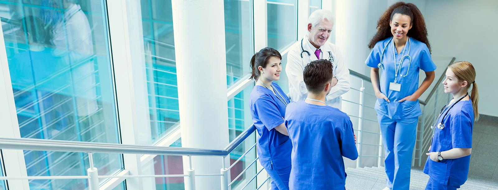 Groupofstudentsonlandingofstairwellwithfacultymember