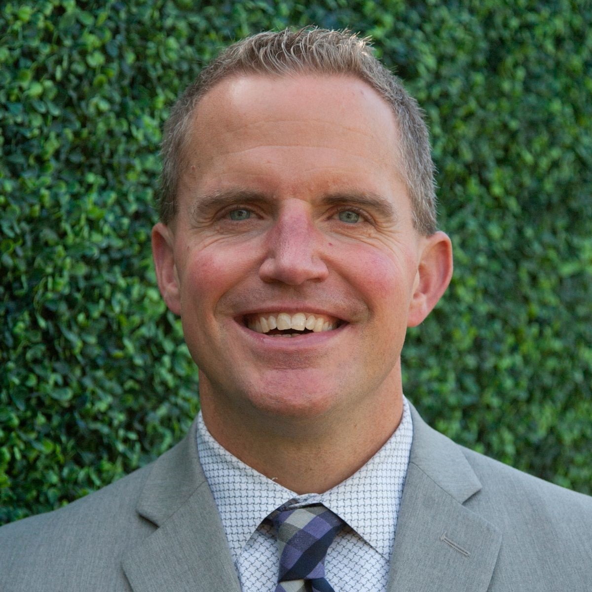 Manwithstyledhairingraysuit