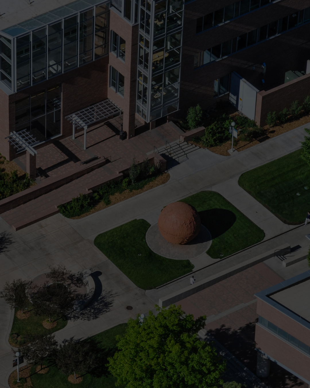 Aerialviewofcampusfeaturingcircularredrocksculpture