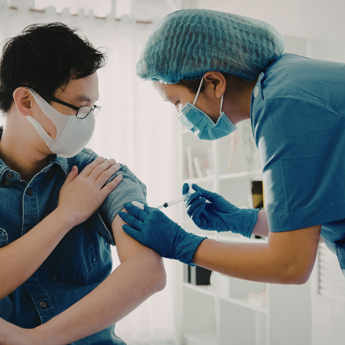 Nursevaccinatespatient