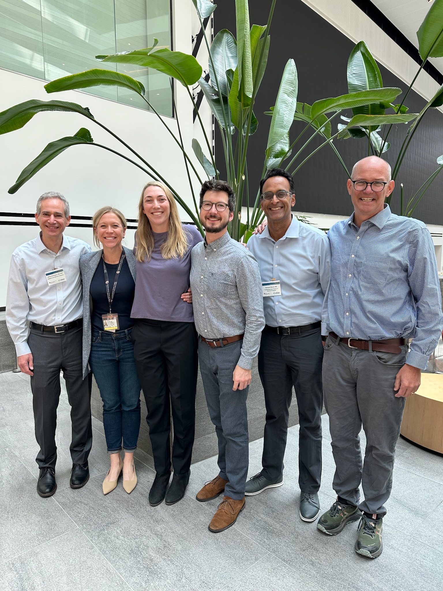 DxExFacultyandParticipantsPosingforaPhoto