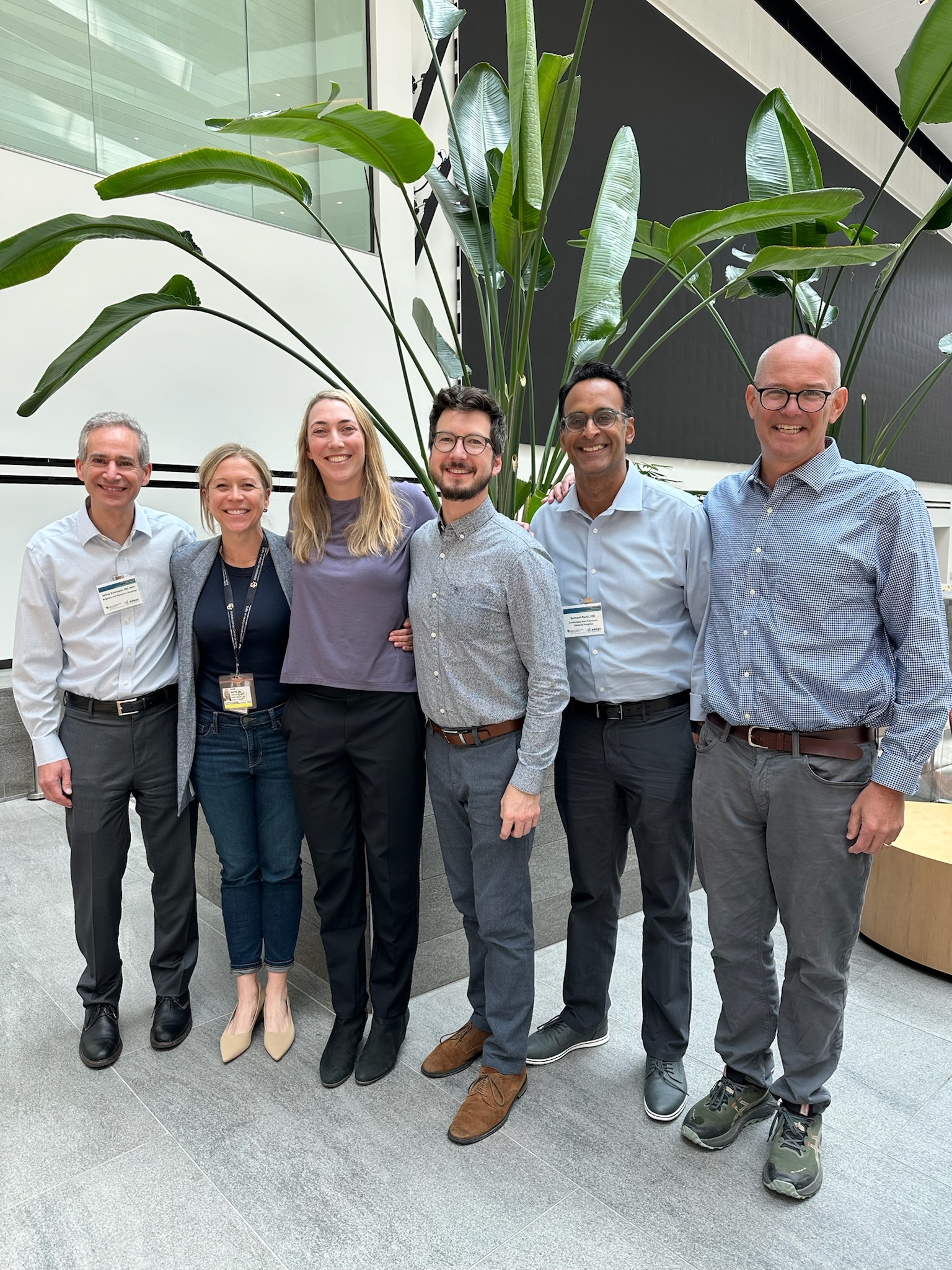 DxExFacultyandParticipantsPosingforaPhoto