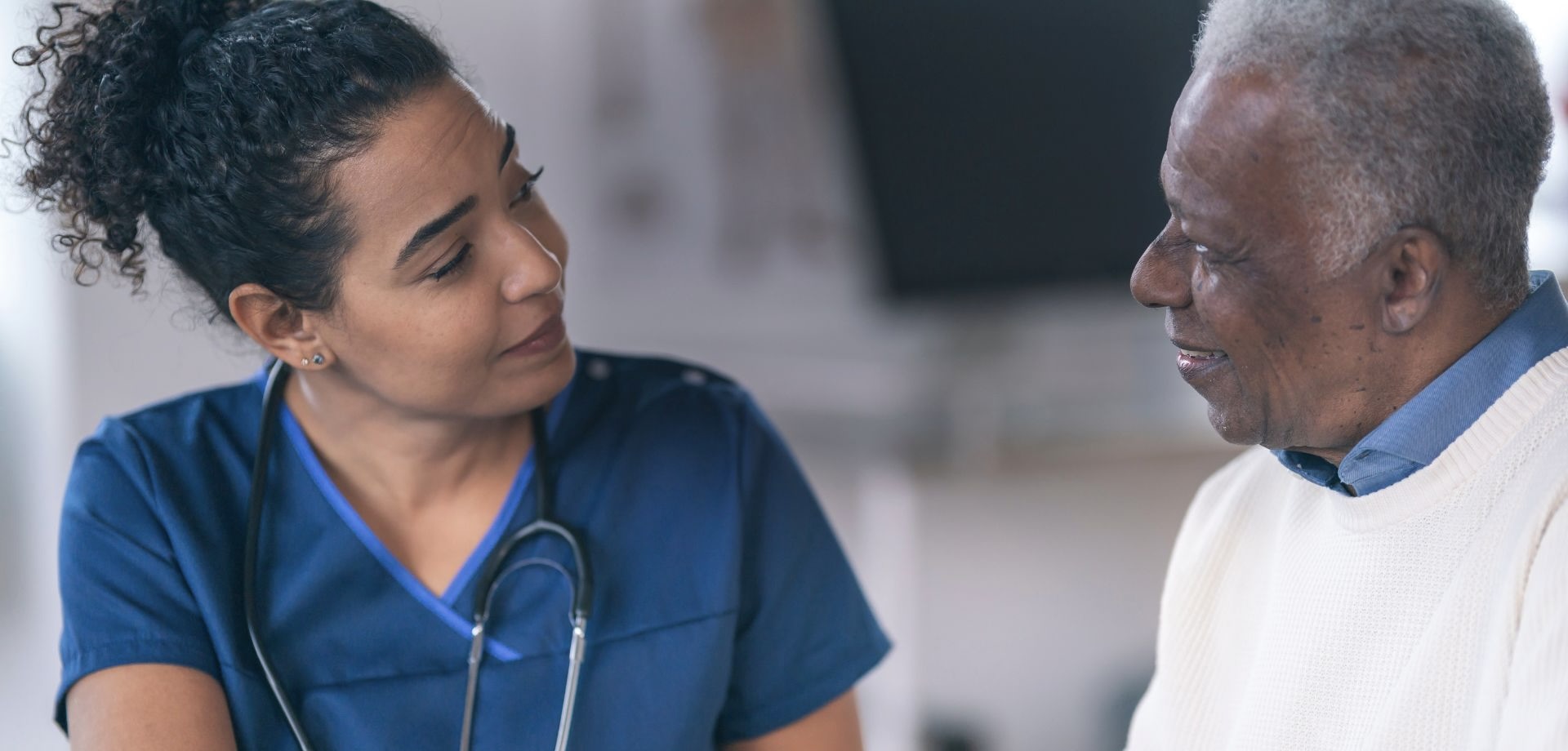 doctorandpatientindoctorsoffice