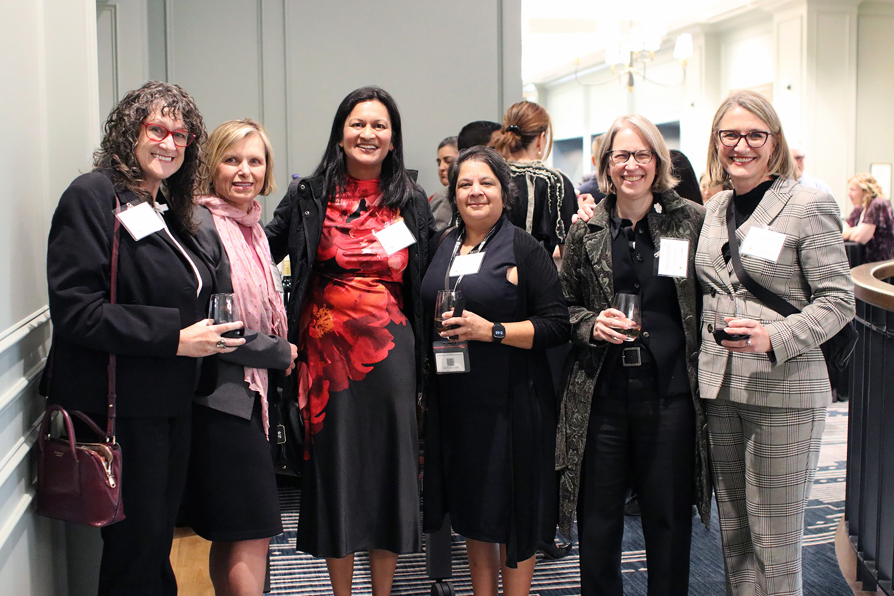 6peoplesmilingatcamera