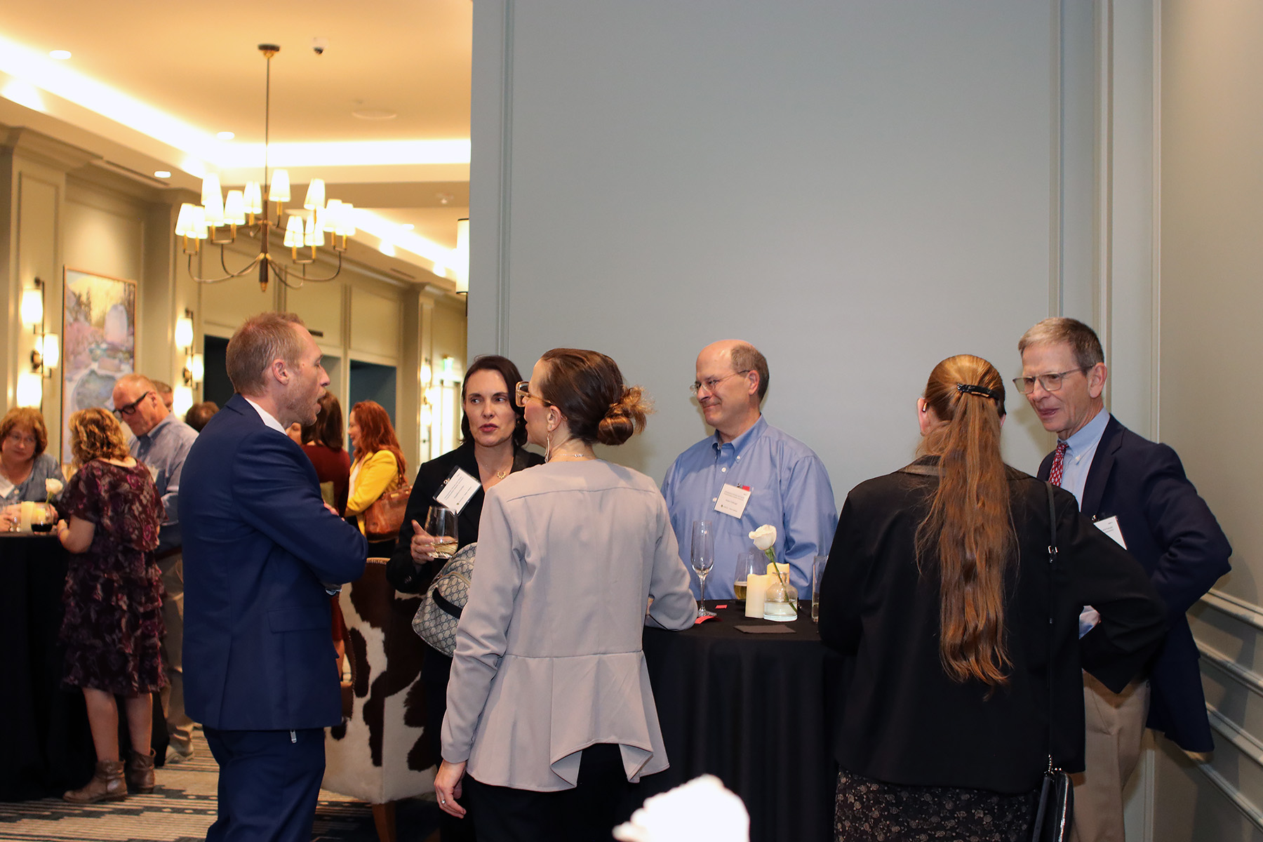 Groupofpeoplemingling