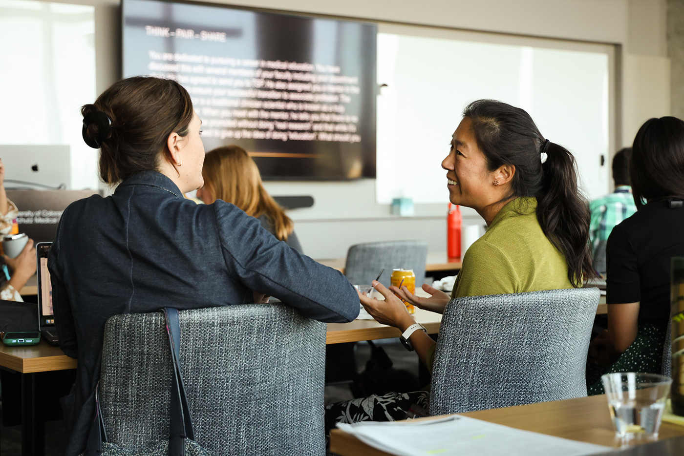 TeachingScholarstalkingduringsession