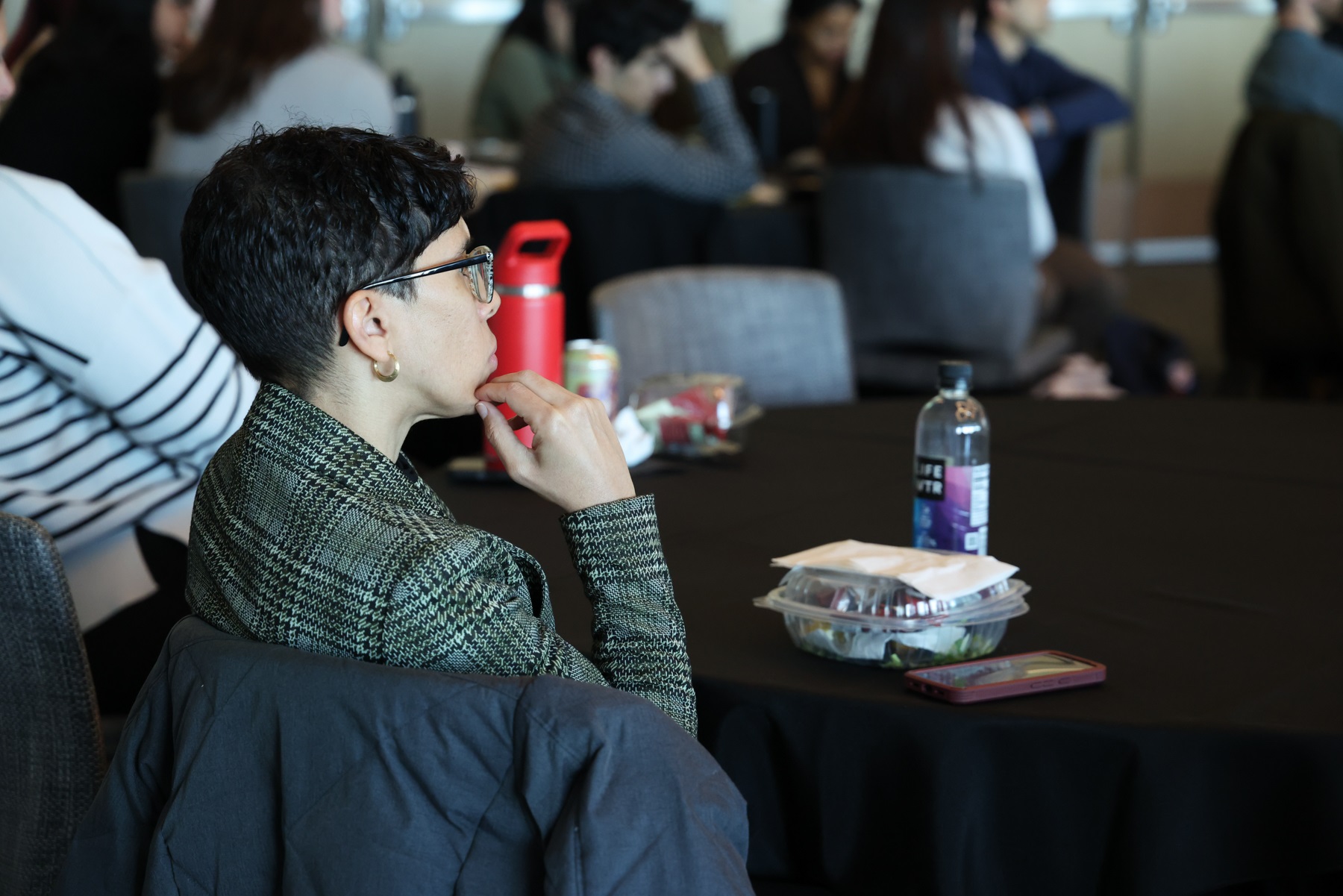 Audiencememberlisteningtopitches