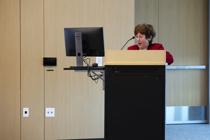 ThriveForwardmemberpresenting