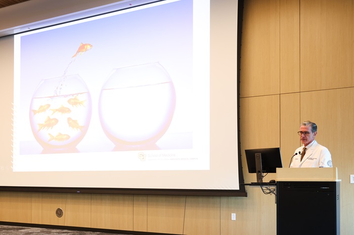 DeanSampsonpresentingatThriveforward