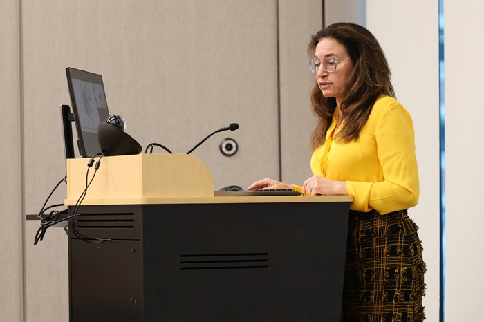 JudyRegensteinerpresentingatThriveUpsession