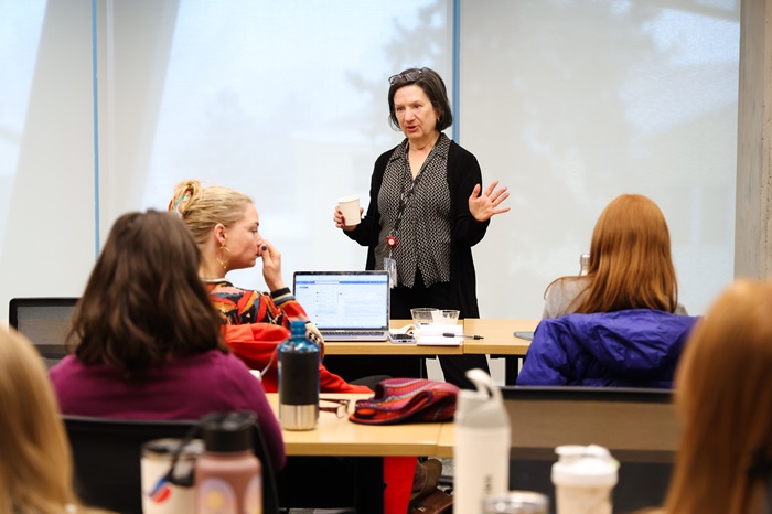 PresenterpresentingatThriveUpsession