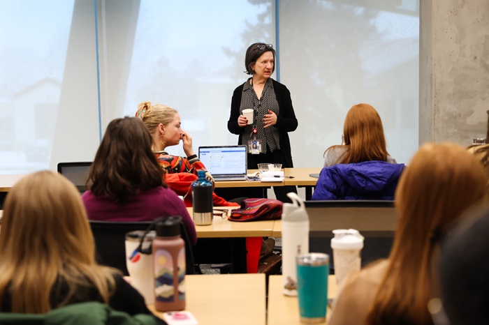 PresenterpresentingatThriveUpsession