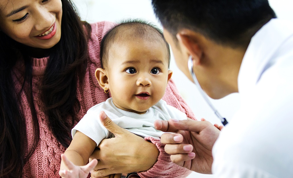 babywithdoctorandmom