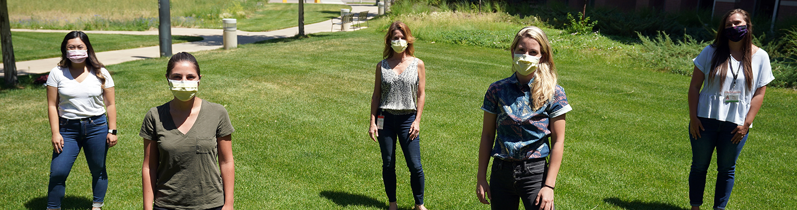 studentswearingmasksstandingongrass