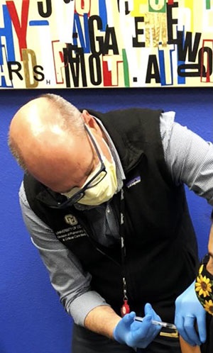 coviddispHolguinVaccineClini