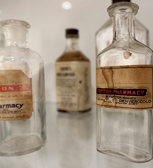 AnarrangementofdrugbottlesfromtheShikesCollectiononashelf