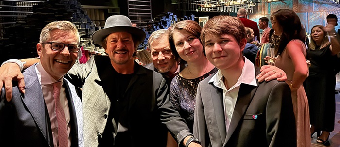 JamieFeinsteinwithEddieVedderIgorKogutKogutssonandGannaBilousova