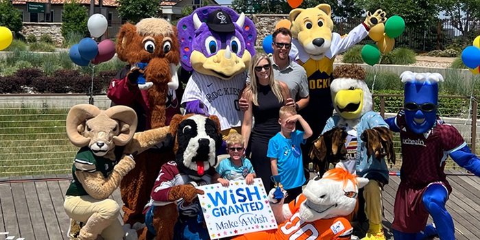 ChristianHelfrichandhisfamilycelebratedhisrecoverywiththemascotsofColoradostopsportsteams