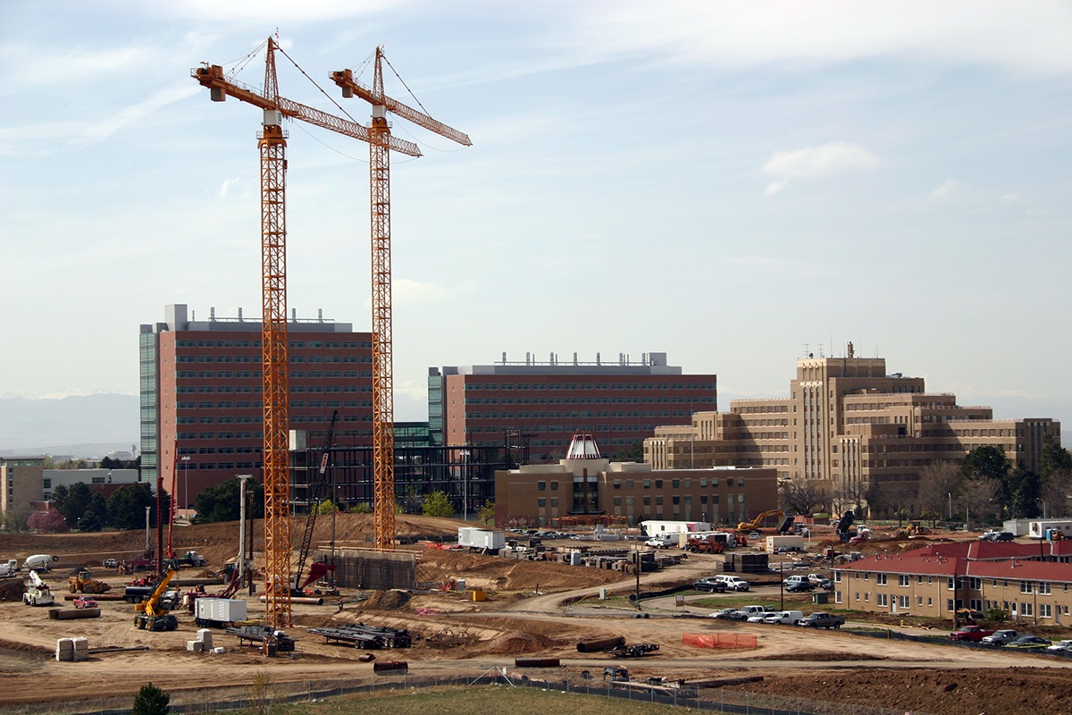 earlyphotoofnewCUconstructionatFitzsimonswithcranes