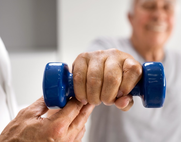 handweightheldbyelderlyman