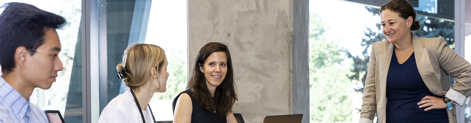 Studentsinclassroomwithinstructor