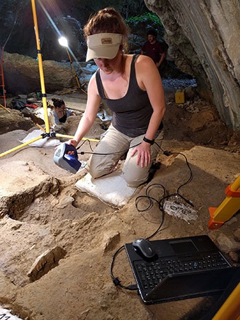 37511981_10Archeological-dig-305