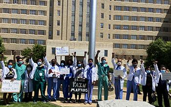 groupshotofWC4BLoutsidethefrontofFitzsimonsBuilding