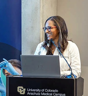 kiawashingtonatpodium