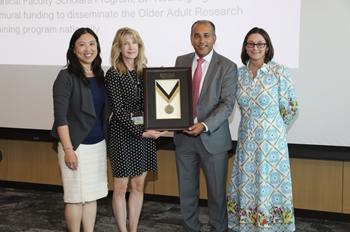 doctors holding an award