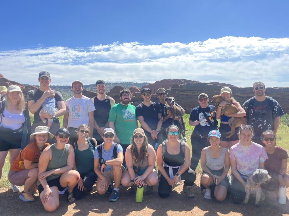 Groupphotoinfrontofthemountains