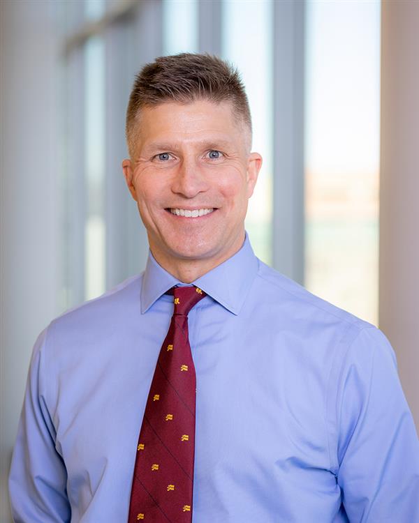 Dr. Arends headshot.